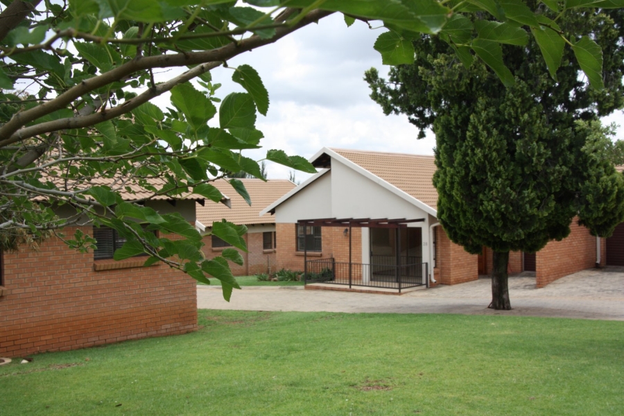 2 Bedroom Property for Sale in Langenhovenpark Free State